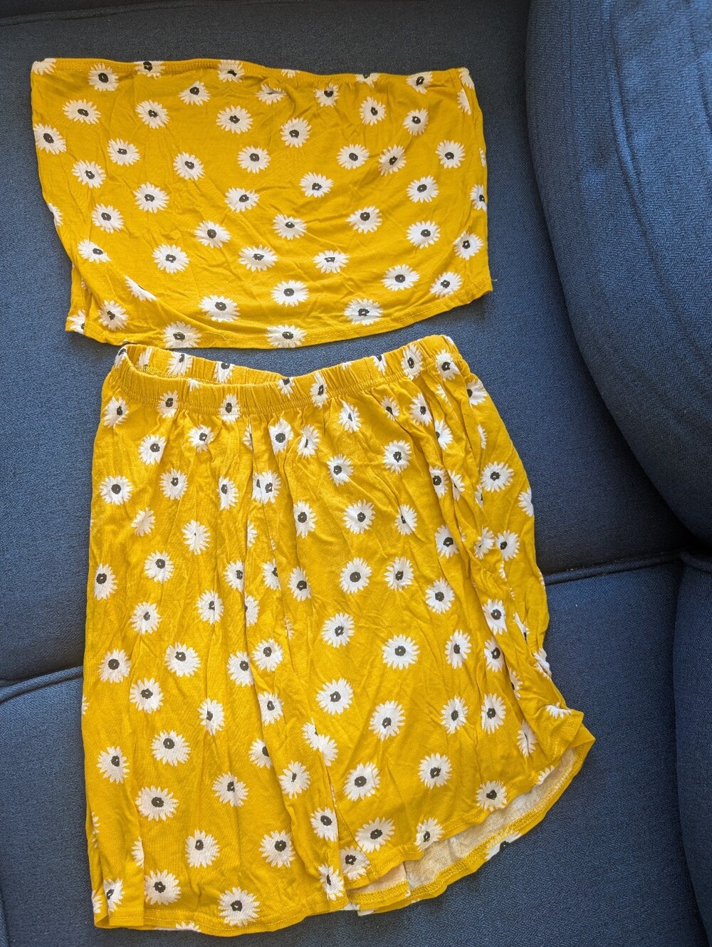 Boohoo Yellow Daisy Print Two-Piece Set – Size US 12